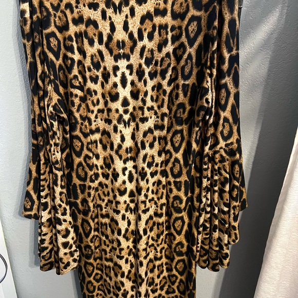 VF Show Women’s Leopard Dress - Picture 4 of 4